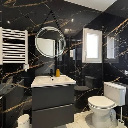 Prestige Jacuzzi & Clim, Parking - Roanne Centre-Ville Apartment *